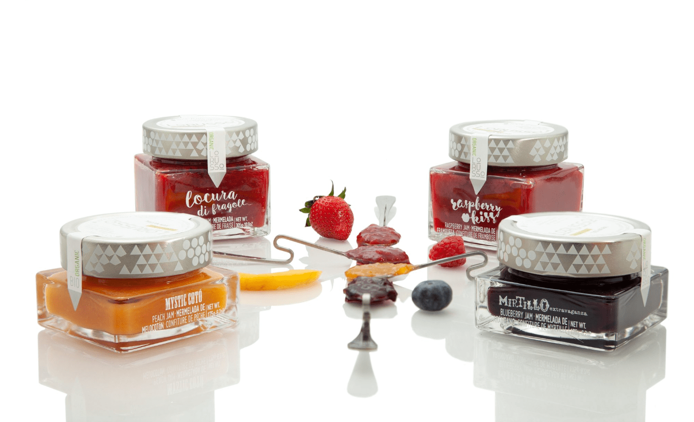 The sunny fields of Andalusia produce juicy and fragrant fruits, and at LoRUSSo we transform them into delicious high-end artisan jams, ideal for traditional consumption in breakfasts, desserts, appetizers, or for other more daring uses and pairings.